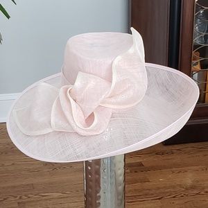 Herald & Heart baby pink, Derby hat.